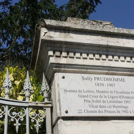 Le Clos Des Princes Bed and Breakfast